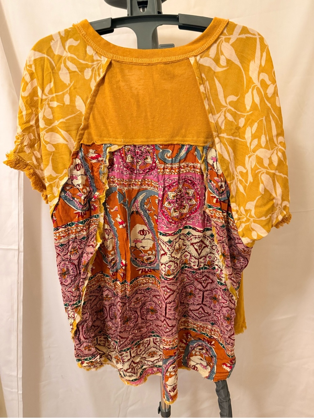 Umgee Women’s Size large Mustard Yellow Mixed-Print Women’s top - Picture 3 of 7